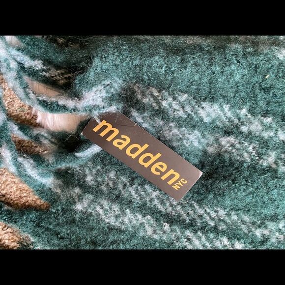 Madden NYC Muffller Blanket Wrap Scarf NEW with Tags One Size - Picture 5 of 6